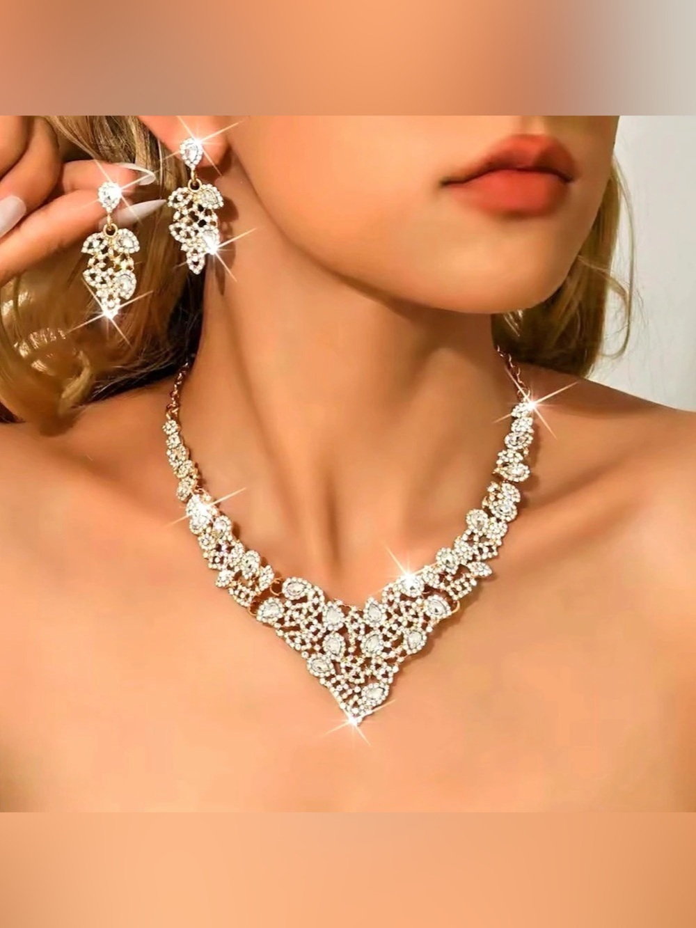New Rhinestone Necklace & Earrings in Gold